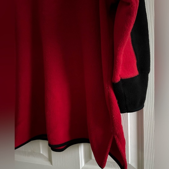 Red and black fleece tunic - Picture 3 of 3